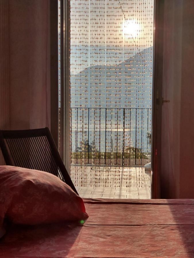 Residence Celeste Меццегра Экстерьер фото
