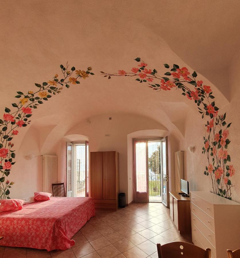 Residence Celeste Меццегра Экстерьер фото